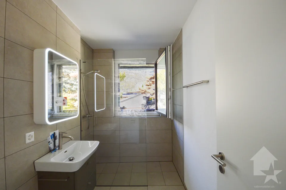 Direkt bezugsbereit: 3.5 Zimmer Neubauwohnung an schöner erhöhter Lage