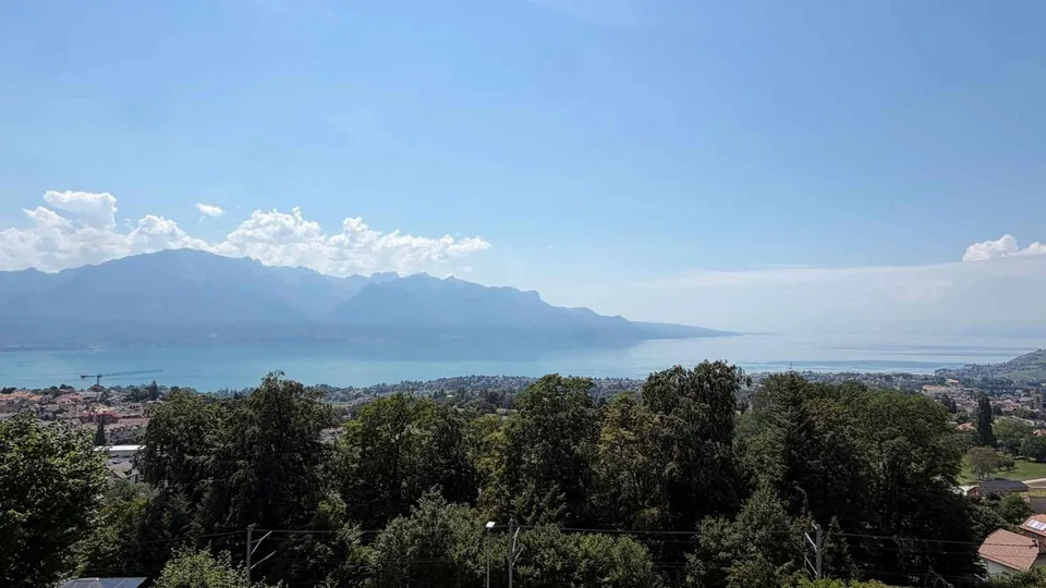 Terrain constructible avec vue lac panoramique