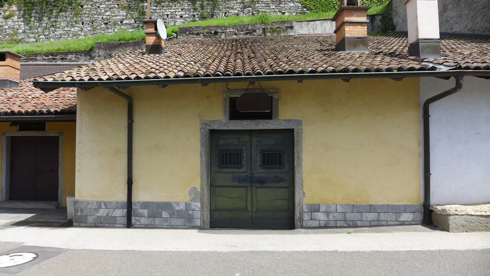 MENDRISIO  UN ANGOLO DI STORIA, CANTINA CARATTERISTICA E FASCINO DAL