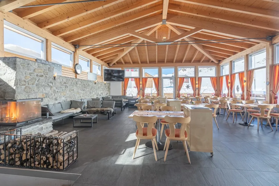 Resort di vacanza ski-in/ski-out con 11 appartamenti, ristorante, negozio &amp; terrazza soleggiata