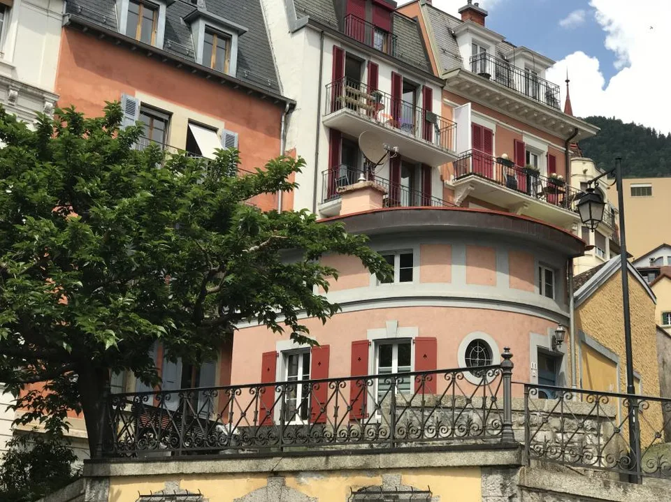 CACHET UNIQUE AU CENTRE VILLE - MAISON DE 2 PIECES + 1 CARNOTZET