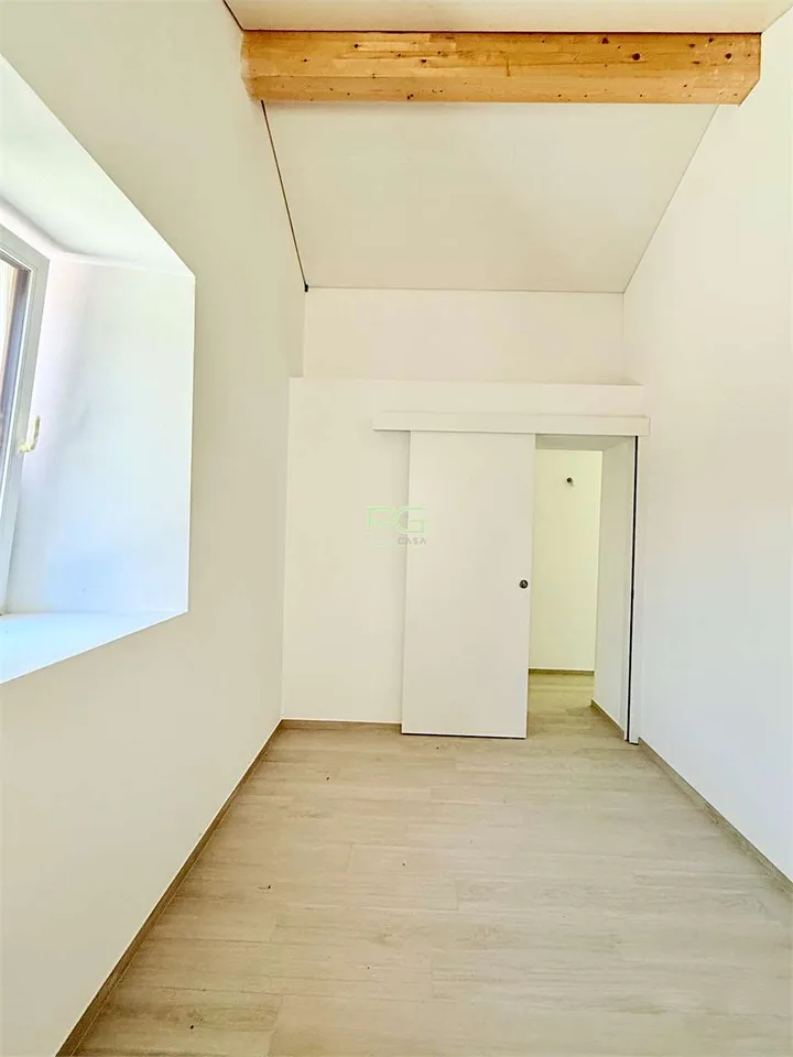 Casa ristrutturata con giardino e garage