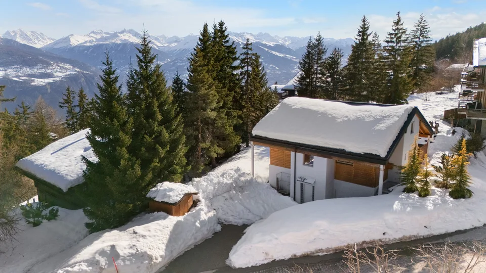 Chalet contemporain à deux pas du centre, en résidence secondaire.