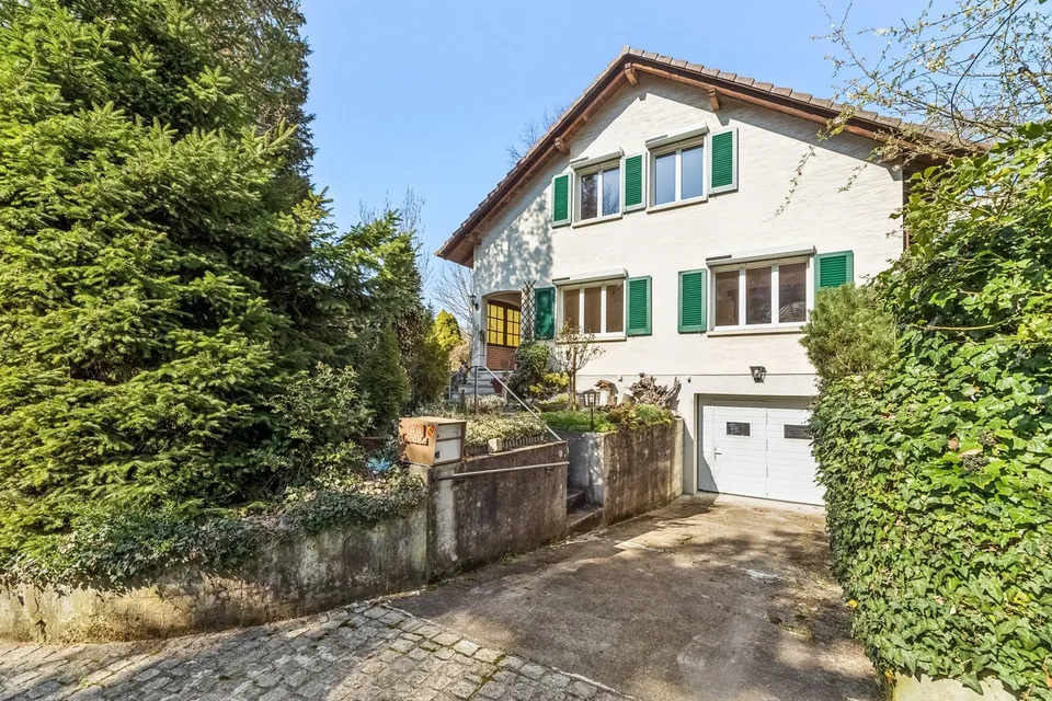 Modernisiertes Familienparadies mit herrlich grossem Garten