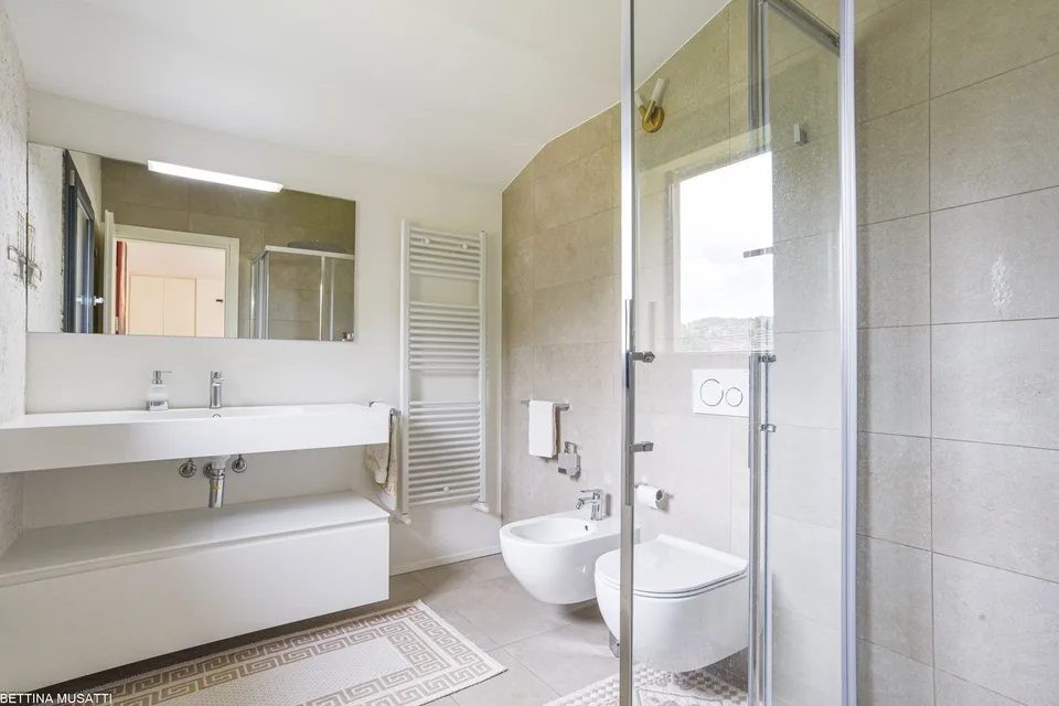 VACALLO – PENTHOUSE EXCLUSIF AVEC TERRASSES PANORAMIQUE ET JACUZZI DANS UN EMPLACEMENT PRESTIGIEUX – photo 13 sur 14