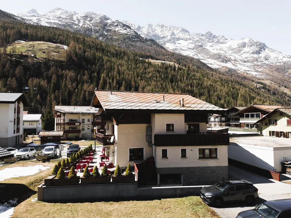 Edificio residenziale e commerciale attraente in una posizione ottimale