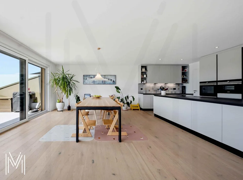 Außergewöhnliche 4.5-Zimmer-Dachgeschosswohnung mit Terrasse und privatem Garten