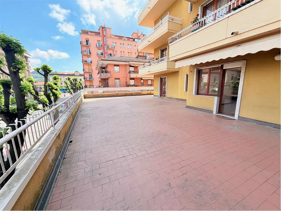 Bell'appartamento con ampia terrazza nel centro di Luino – foto 13 di 13