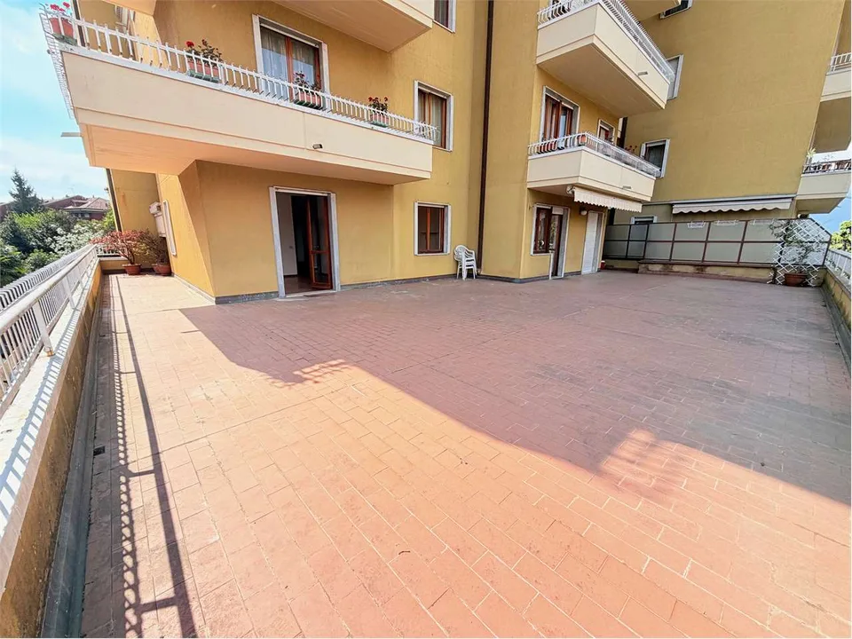 Bell'appartamento con ampia terrazza nel centro di Luino – foto 11 di 13