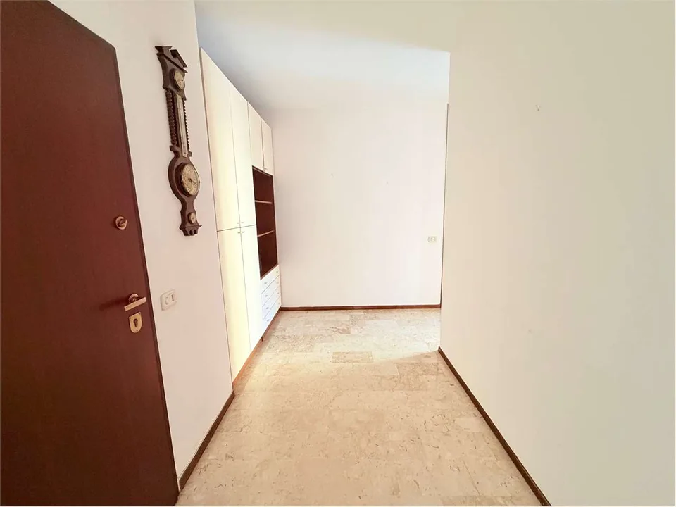 Schönes Apartment mit großer Terrasse im Zentrum von Luino