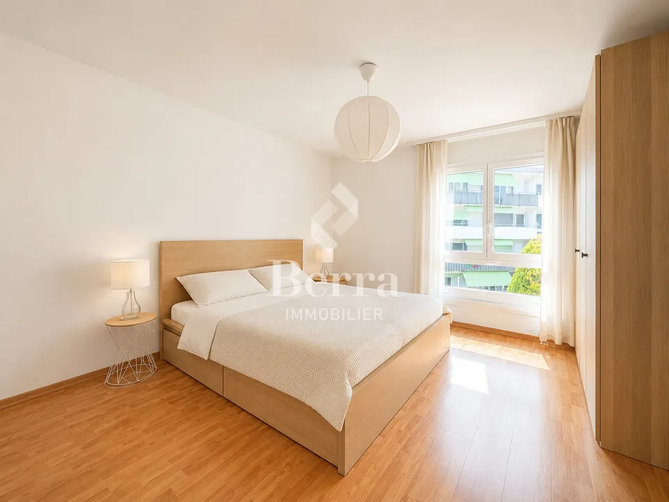 Ampio appartamento di 4.5 locali con camino, balcone e posto auto in garage sotterraneo