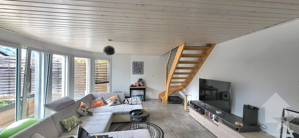 Villa / edificio con 2 appartamenti 1x 3.5 locali in duplex + 1x studio