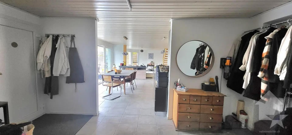 Villa / edificio con 2 appartamenti 1x 3.5 locali in duplex + 1x studio