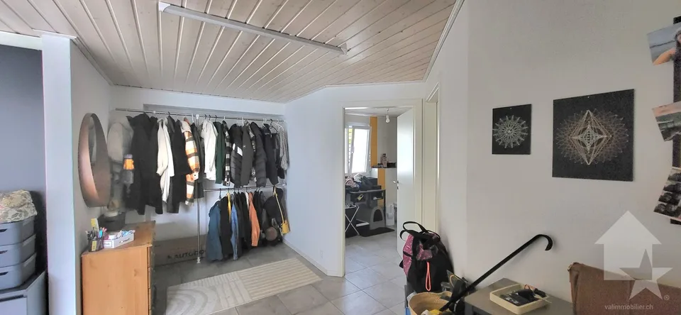 Villa / edificio con 2 appartamenti 1x 3.5 locali in duplex + 1x studio