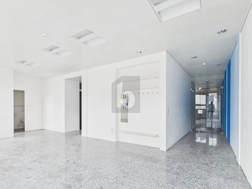 SPACIOUS AT IDEAL LOCATION