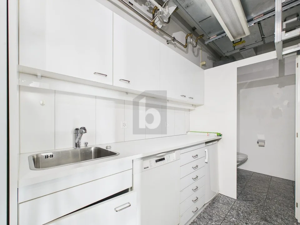 SPACIOUS AT IDEAL LOCATION