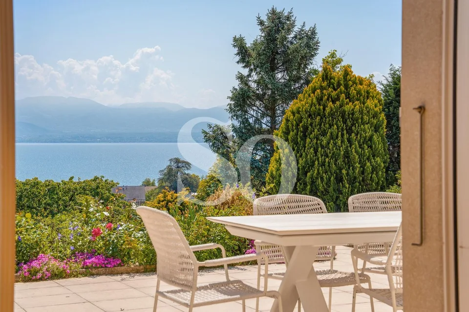 Villa Coup de Coeur with Panoramic View in Dully