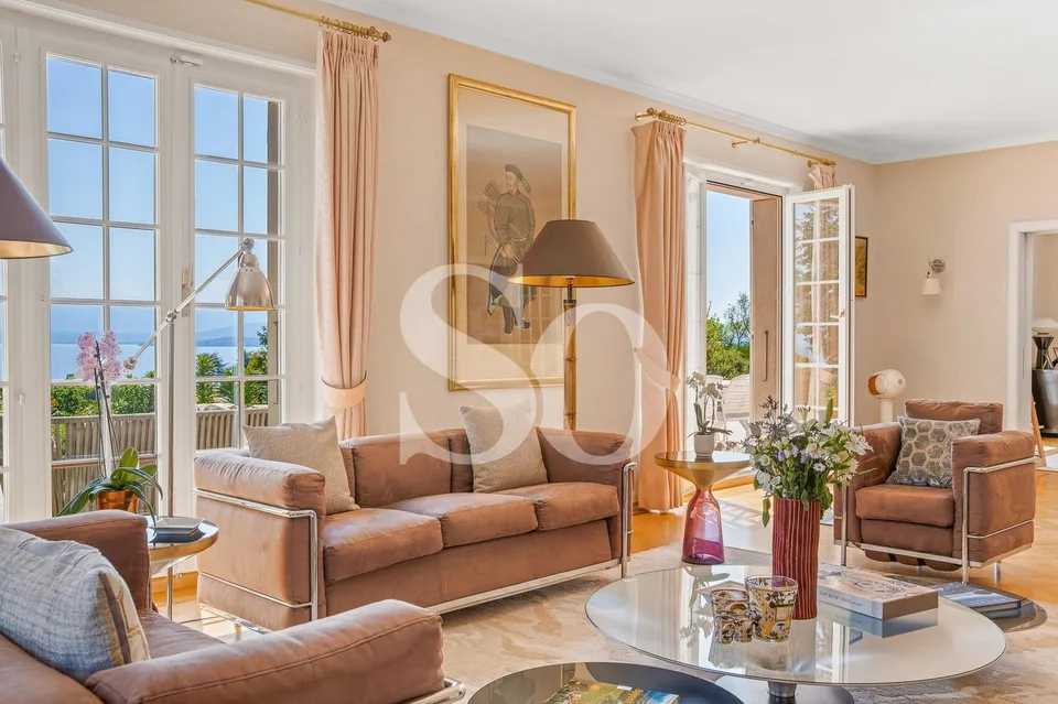 Villa Coup de Coeur with Panoramic View in Dully