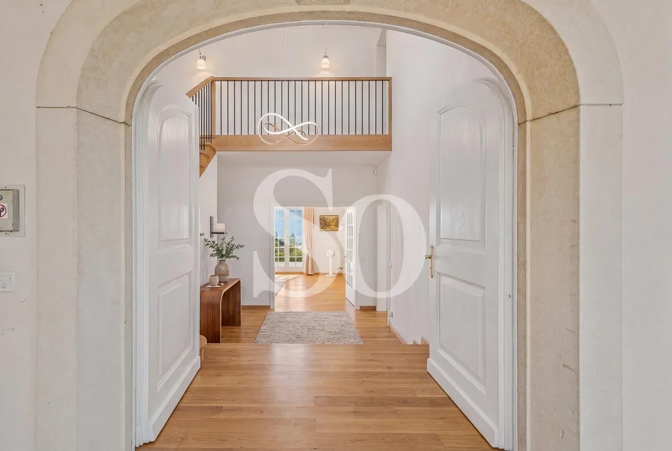 Villa Coup de Coeur with Panoramic View in Dully
