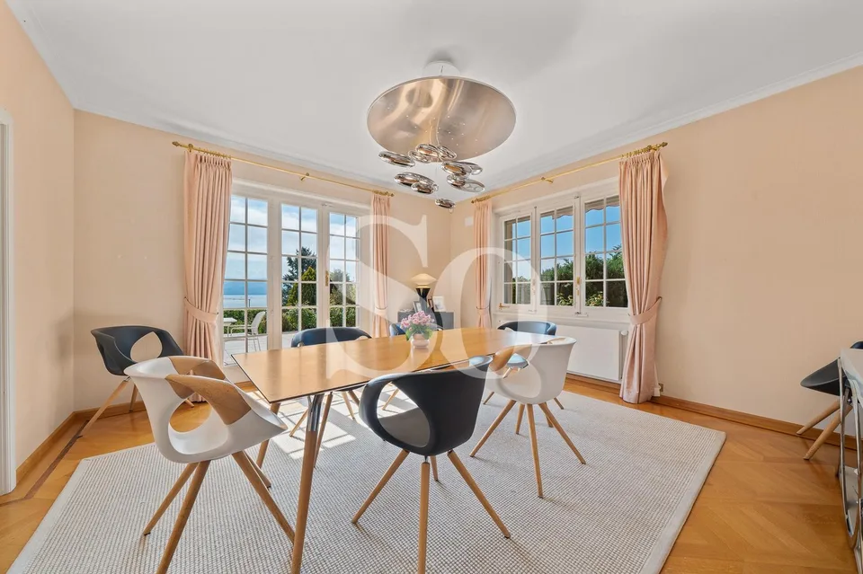 Villa Coup de Coeur with Panoramic View in Dully