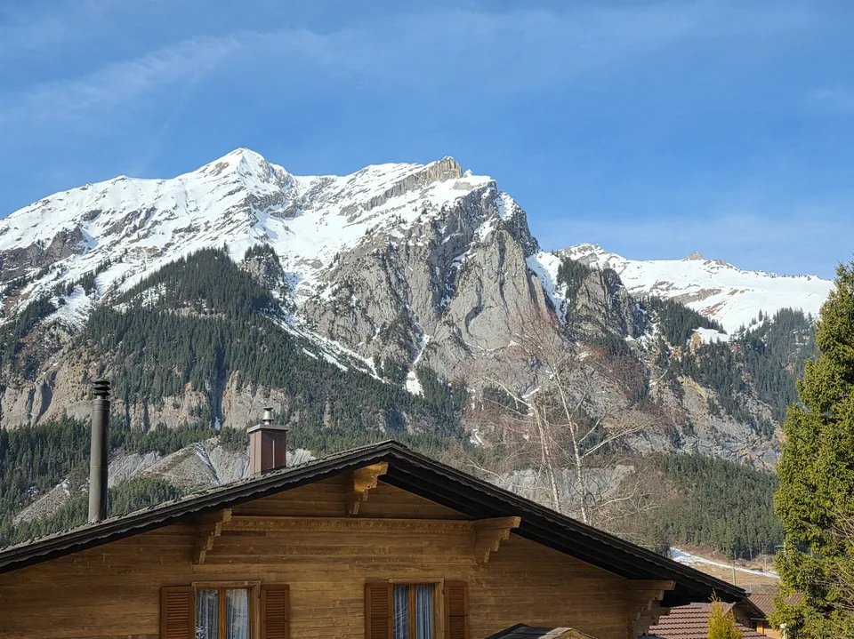 Chalet affascinante di 4 locali in una posizione tranquilla a Kandersteg – foto 23 di 30
