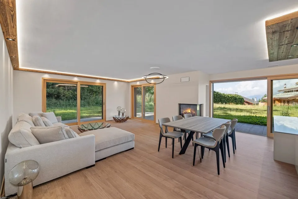 Appartamento a livello giardino di alto standing sul margine del campo da golf a Crans-Montana