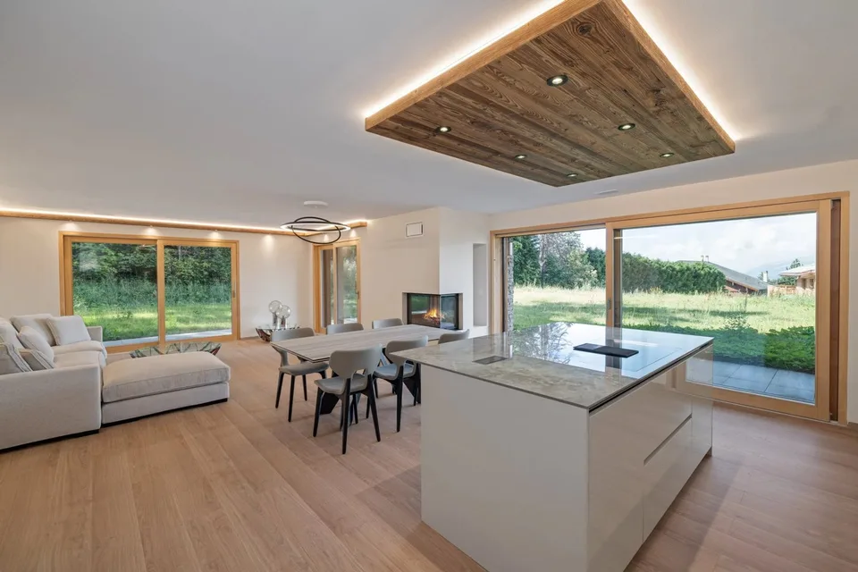 Appartamento a livello giardino di alto standing sul margine del campo da golf a Crans-Montana