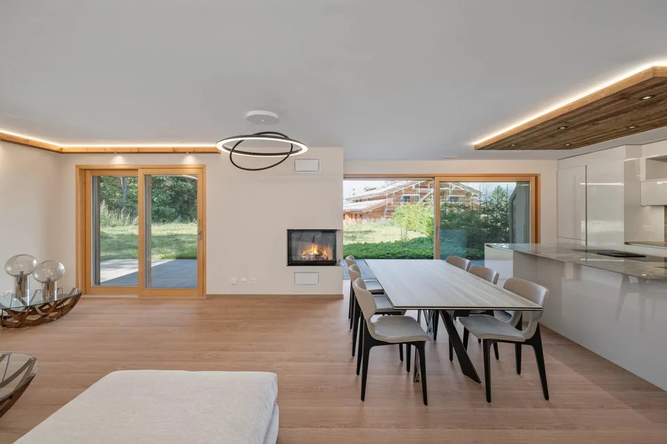 Appartamento a livello giardino di alto standing sul margine del campo da golf a Crans-Montana