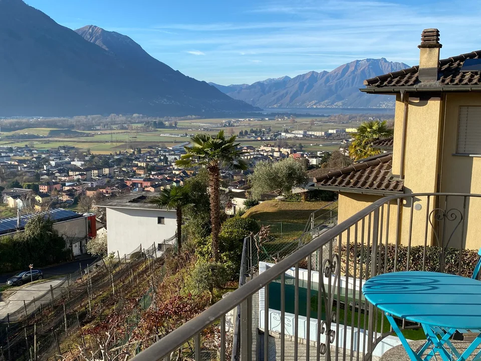 VENDESI A CUGNASCO - Bella casa unifamiliare di 5.5 loc. in buonissimo stato - Schönes 5.5 Zi.-Haus – photo 6 sur 25