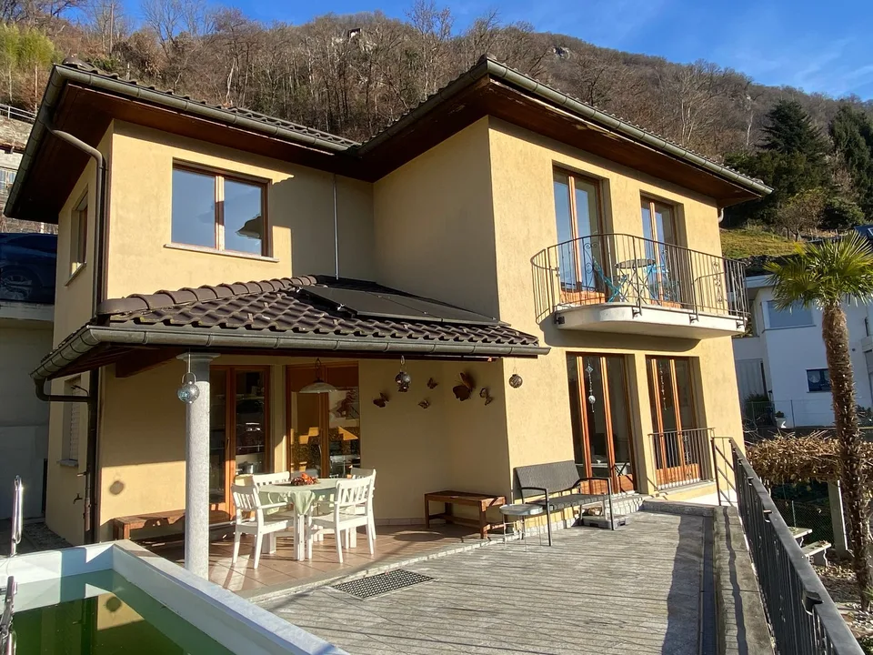 VENDESI A CUGNASCO - Bella casa unifamiliare di 5.5 loc. in buonissimo stato - Schönes 5.5 Zi.-Haus
