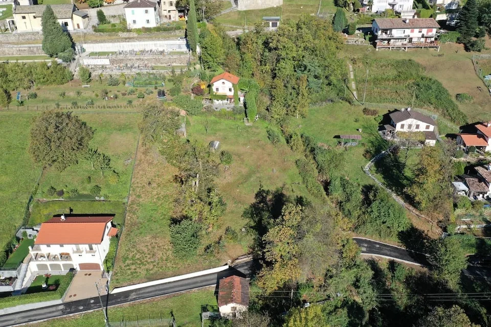 Terreno edificabile con licenza edilizia approvata in zona tranquilla