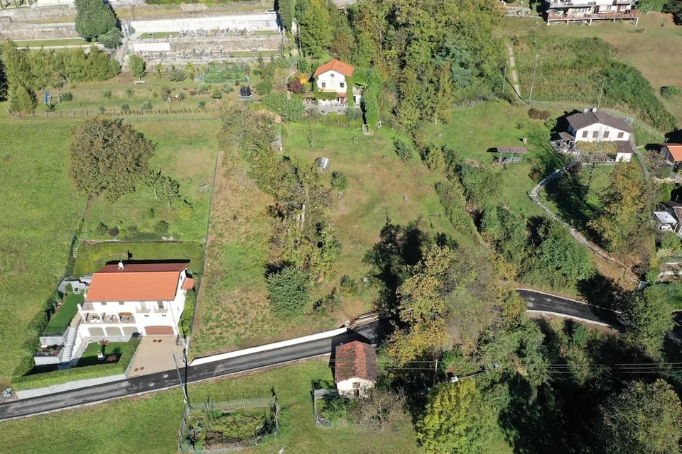 Terreno edificabile con licenza edilizia approvata in zona tranquilla