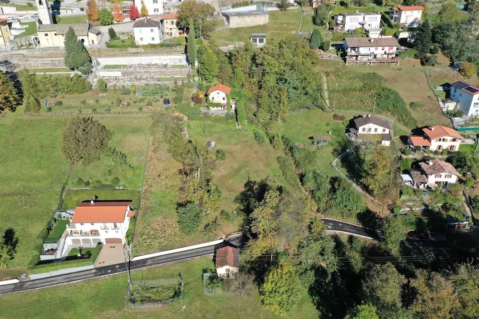 Terreno edificabile con licenza edilizia approvata in zona tranquilla