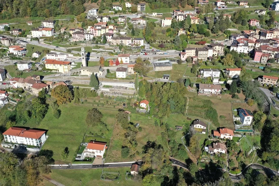Terreno edificabile con licenza edilizia approvata in zona tranquilla – photo 12 of 12