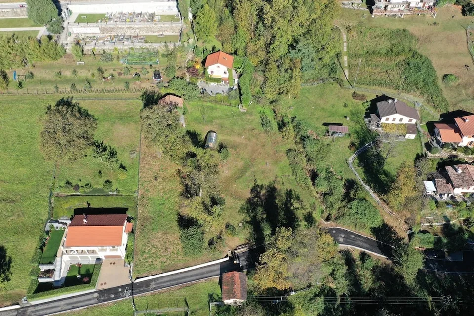 Terreno edificabile con licenza edilizia approvata in zona tranquilla – photo 6 of 12