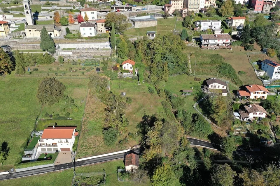Terreno edificabile con licenza edilizia approvata in zona tranquilla