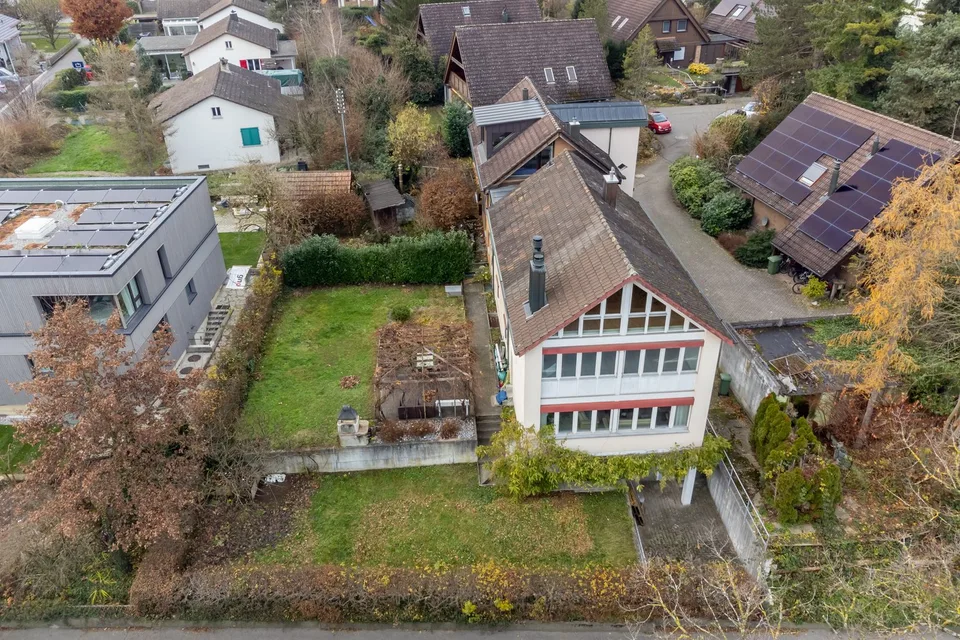 Grosses Doppeleinfamilienhaus mit Ausbaupotential