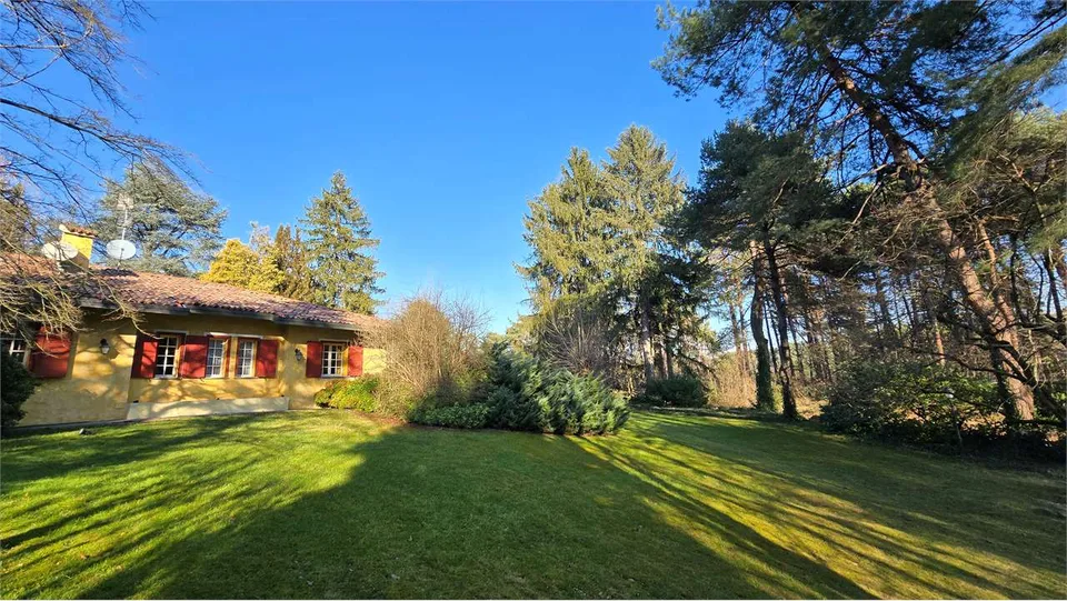 Exklusive Villa mit Pool im Golf Club Pinetina