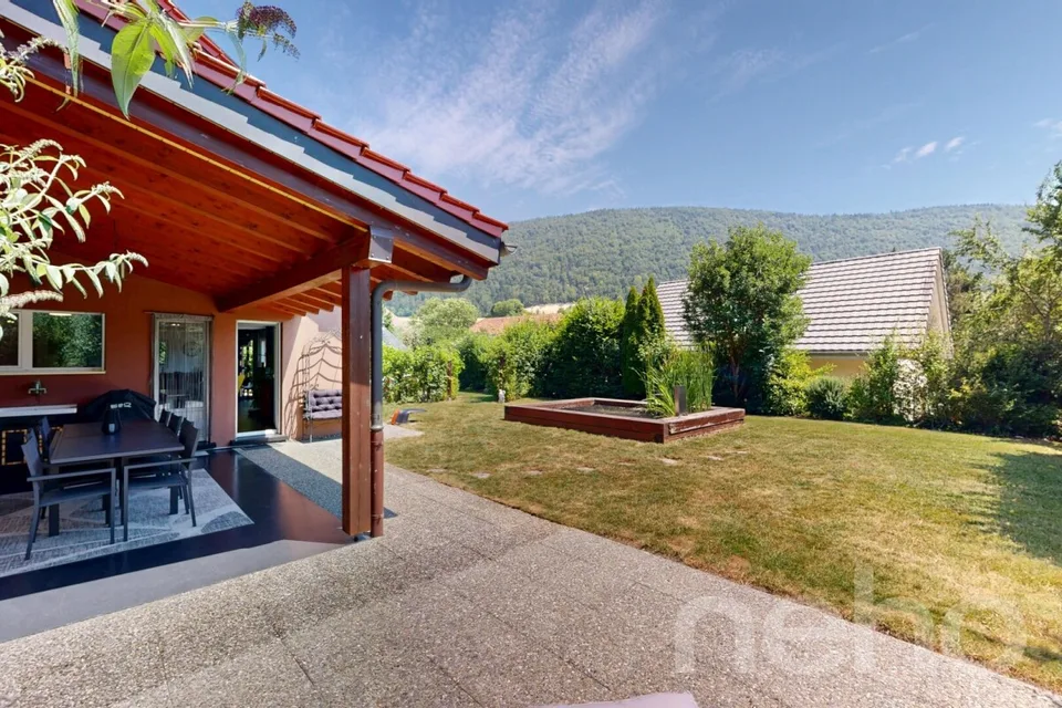 Prächtige Villa mit Garten, Jacuzzi und privatem Teich – Foto 19 von 21