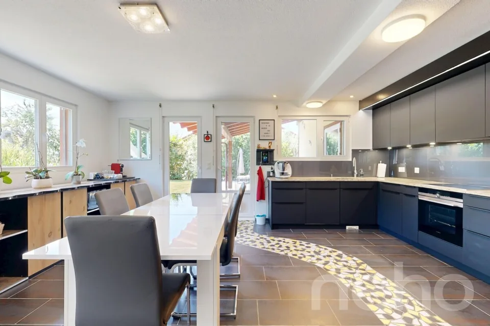Prächtige Villa mit Garten, Jacuzzi und privatem Teich – Foto 15 von 21