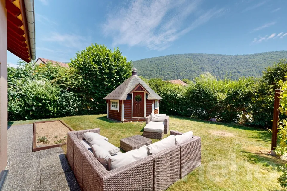 Prächtige Villa mit Garten, Jacuzzi und privatem Teich – Foto 20 von 21