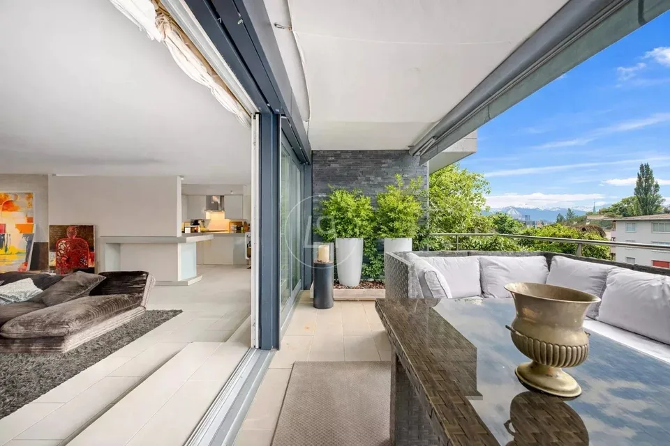 Schöne schlüsselfertige Wohnung mit Terrasse und Garten im Herzen von Pully