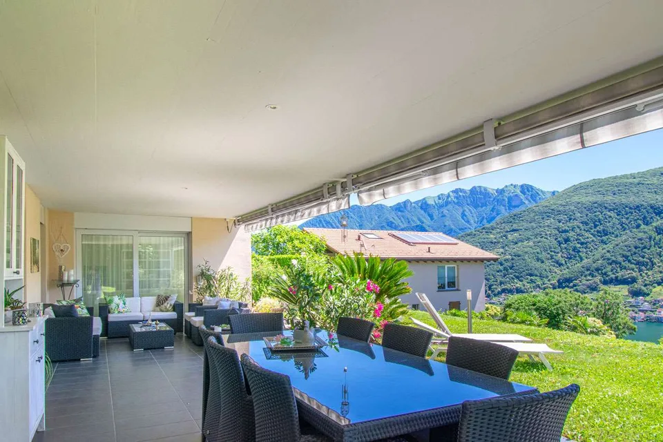 APPARTAMENTO CON VISTA LAGO E GIARDINO