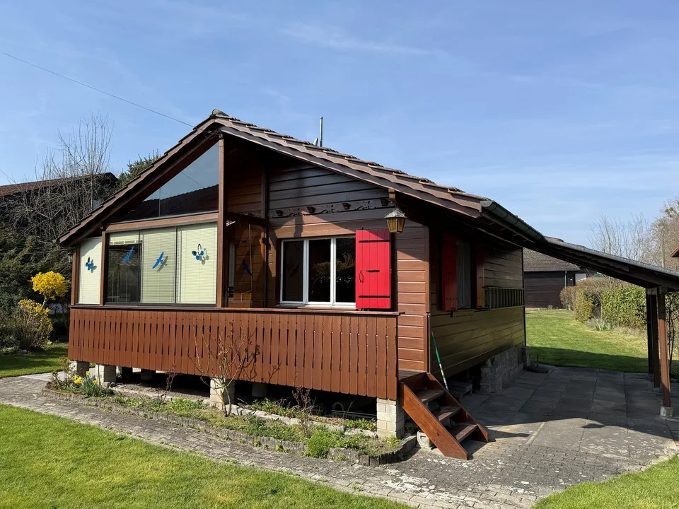 Reserviert! Charmantes Holzchalet in ruhiger Lage von Avenches