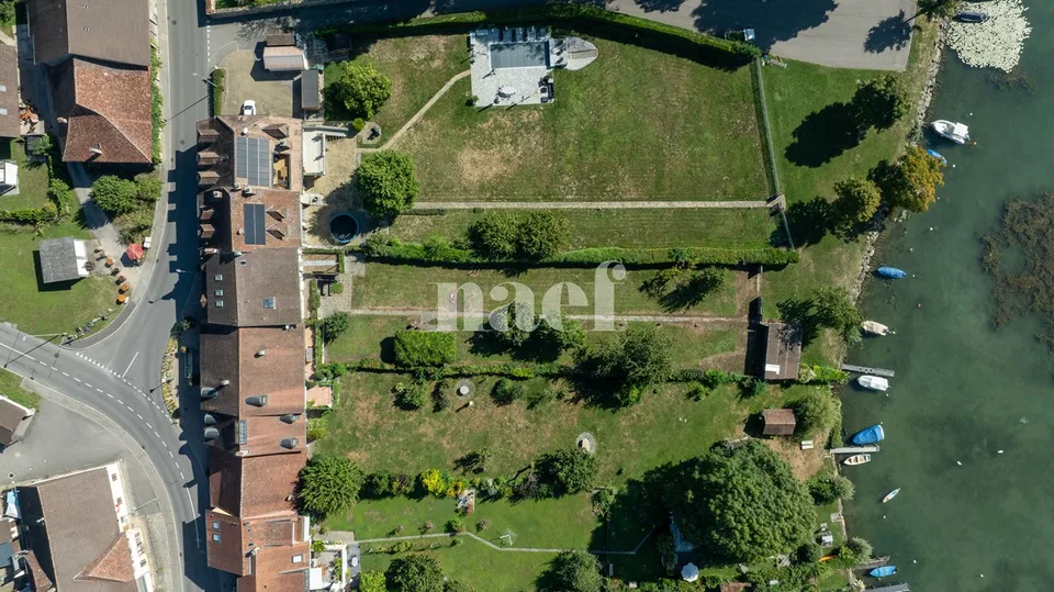 Meravigliosa casa padronale sul lago di Morat in vendita a Vallamand