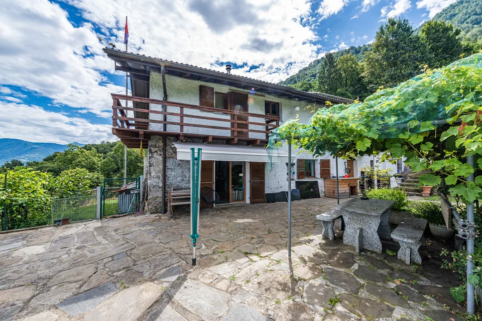 Casa ticinese con 20'000 m di terreno, piscina e rustico – Foto 7 von 13
