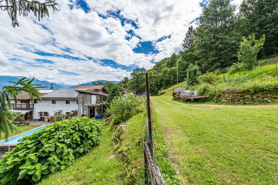 Casa ticinese con 20'000 m di terreno, piscina e rustico – Foto 12 von 13