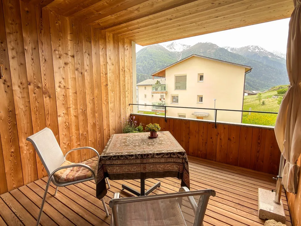 Incantevole appartamento di 4,5 locali con panorama montano ad Ardez