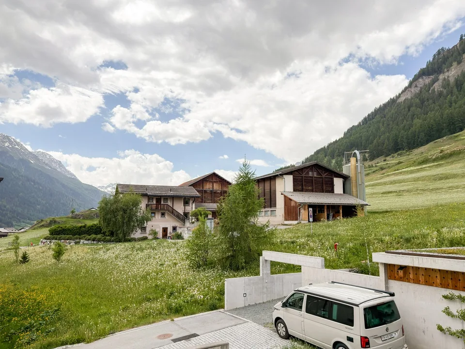 Incantevole appartamento di 4,5 locali con panorama montano ad Ardez