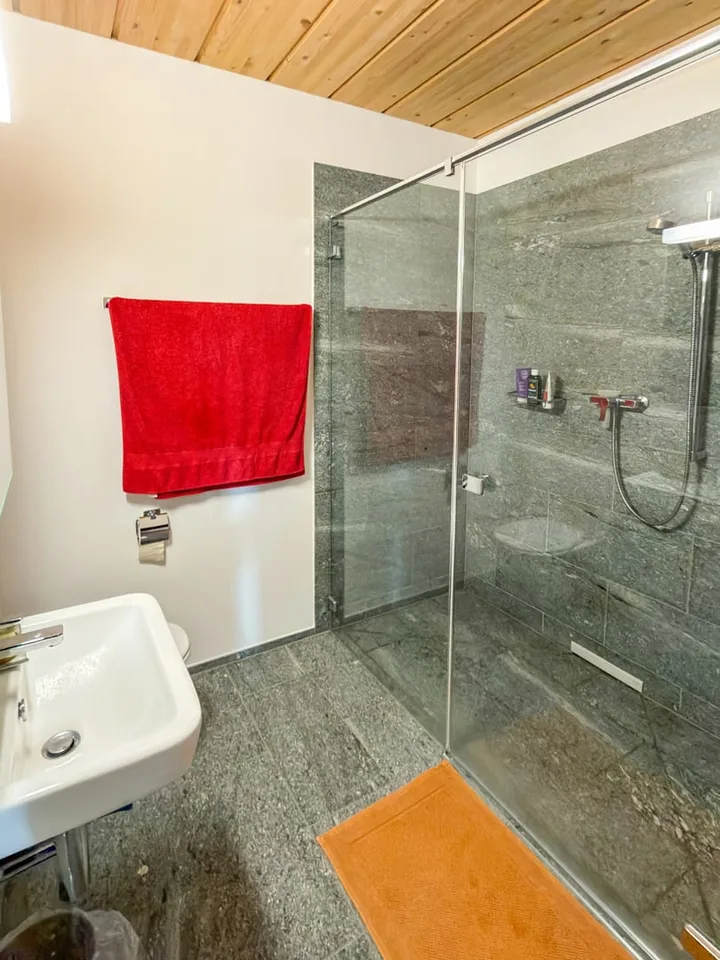 Appartement charmant de 4,5 pièces avec panorama montagnard à Ardez – photo 17 sur 18